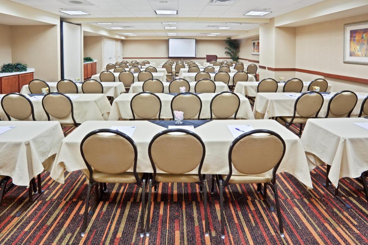 | Holiday Inn Express Suites Sumner, an IHG Hotel