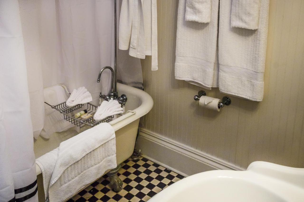 Deluxe King Room at The Marshall House, Historic Inns of Savannah