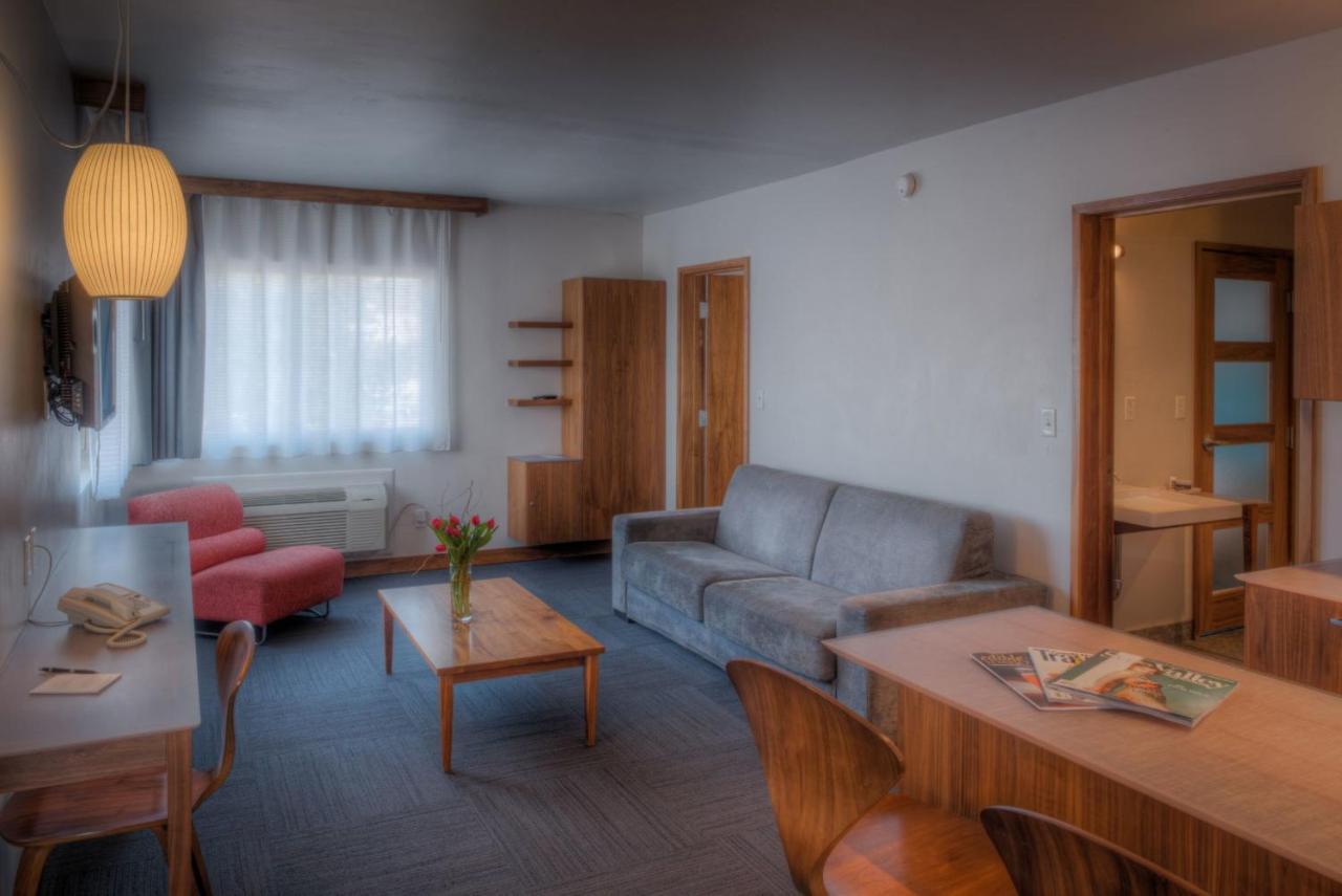Queen Suite at Modern Hotel