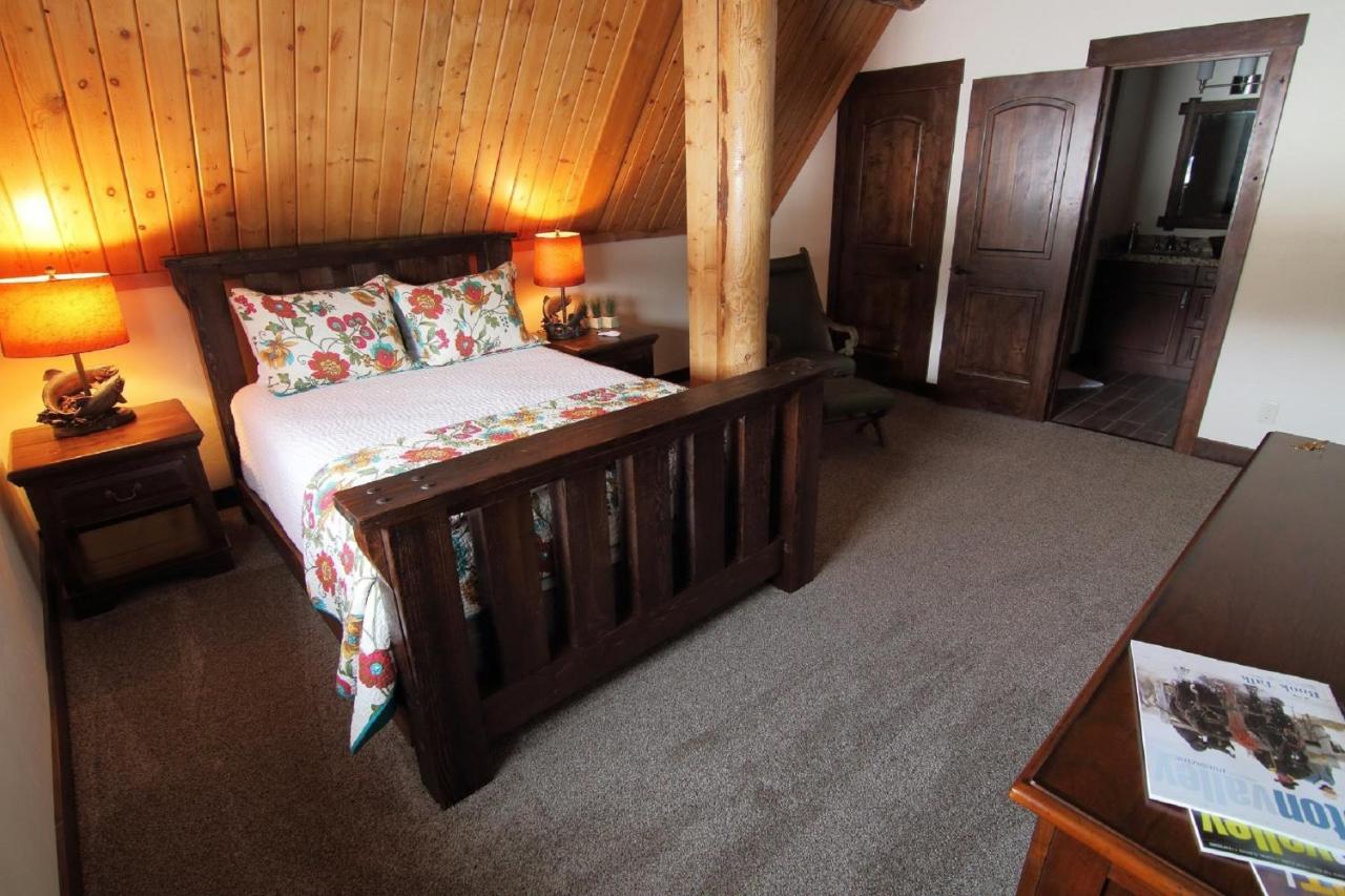 | Fin and Feather Inn