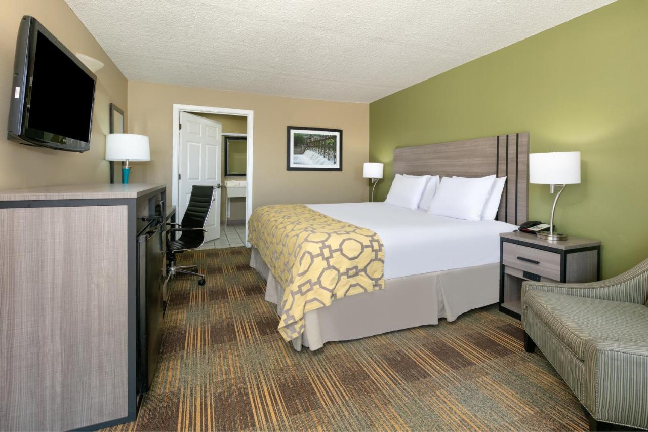 King Room - Mobility Access/Non-Smoking at Baymont by Wyndham Prattville/Montgomery