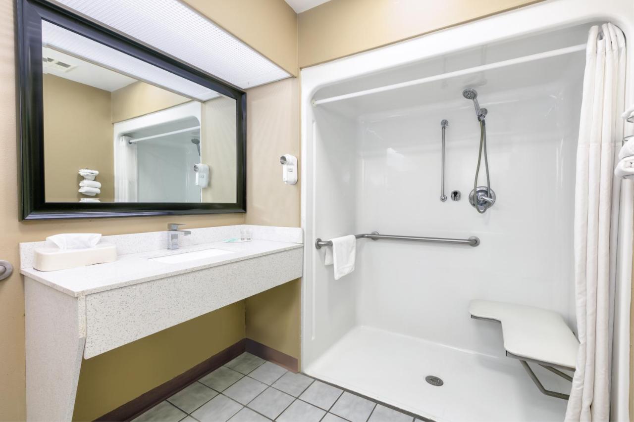 King Room - Mobility Access/Non-Smoking at Baymont by Wyndham Prattville/Montgomery