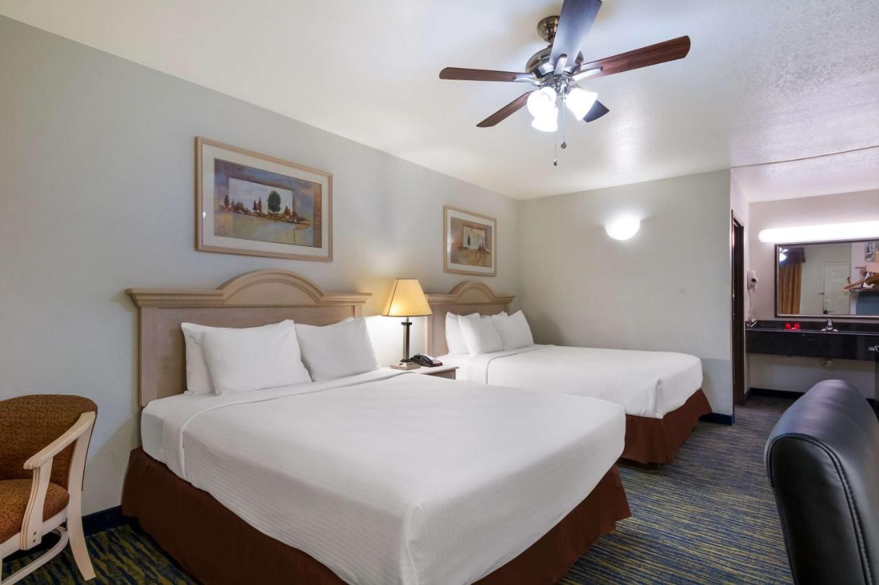 Queen Room with Two Queen Beds - Smoking at SureStay Hotel by Best Western Falfurrias