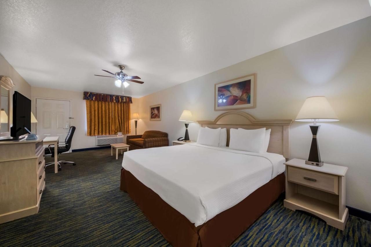 Large King Room - Non-Smoking at SureStay Hotel by Best Western Falfurrias