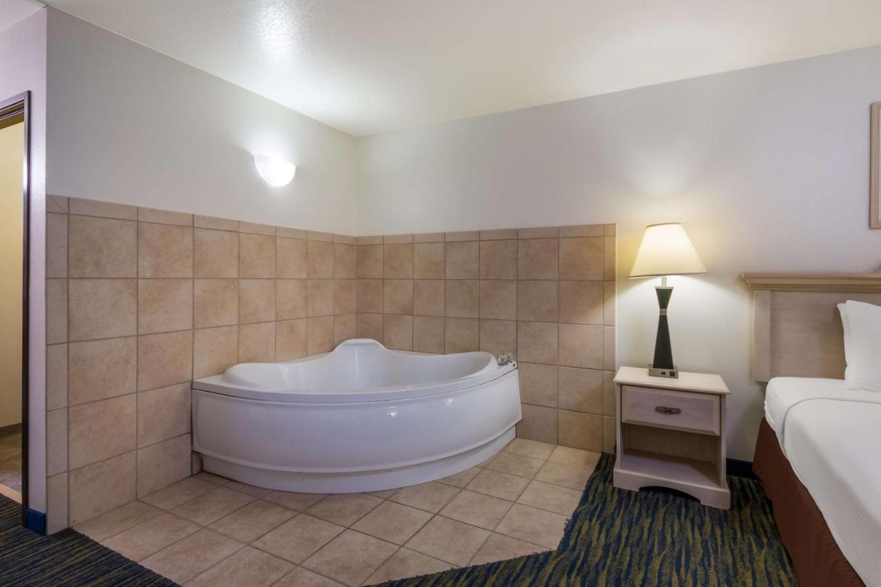 King Room with Jacuzzi at SureStay Hotel by Best Western Falfurrias