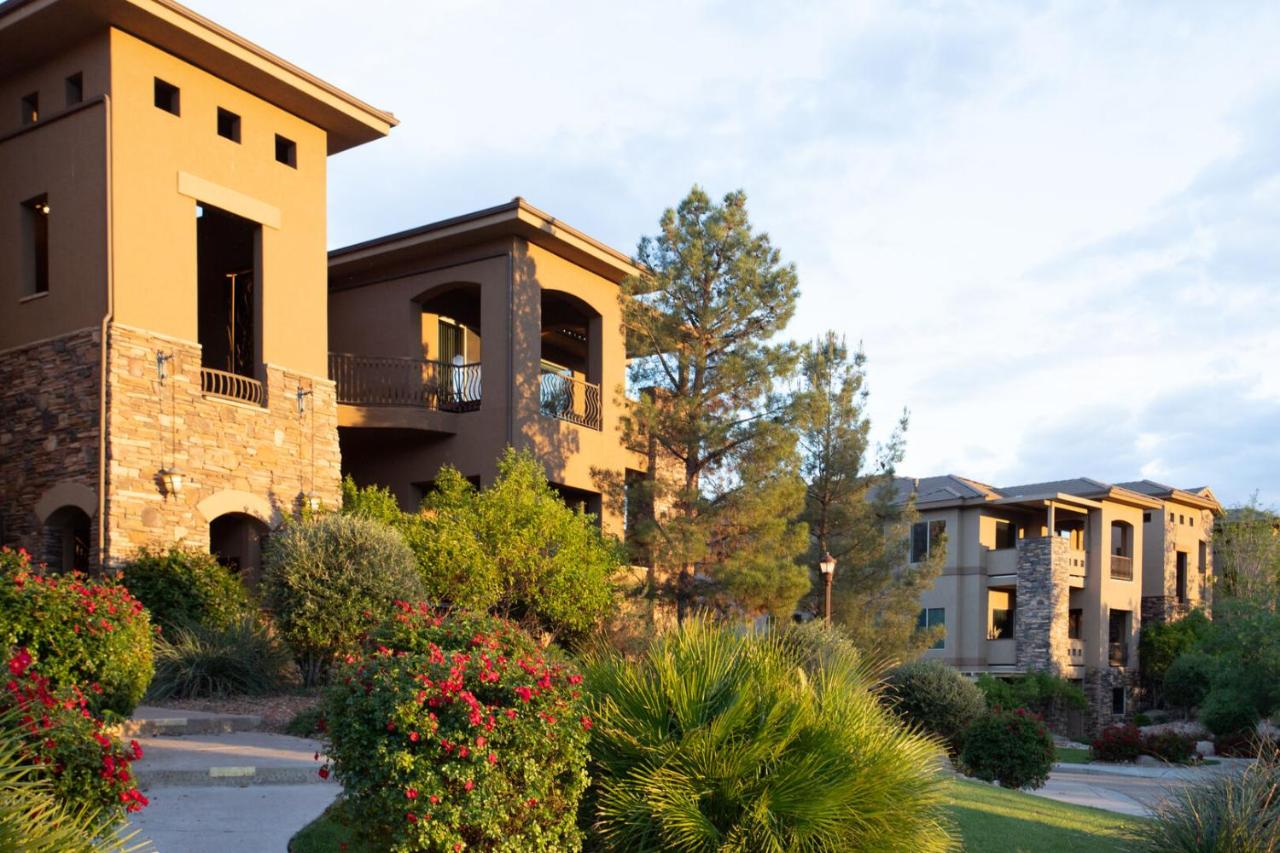 | D8-Quiet Corner-Top Floor 3-bedroom Hillside View