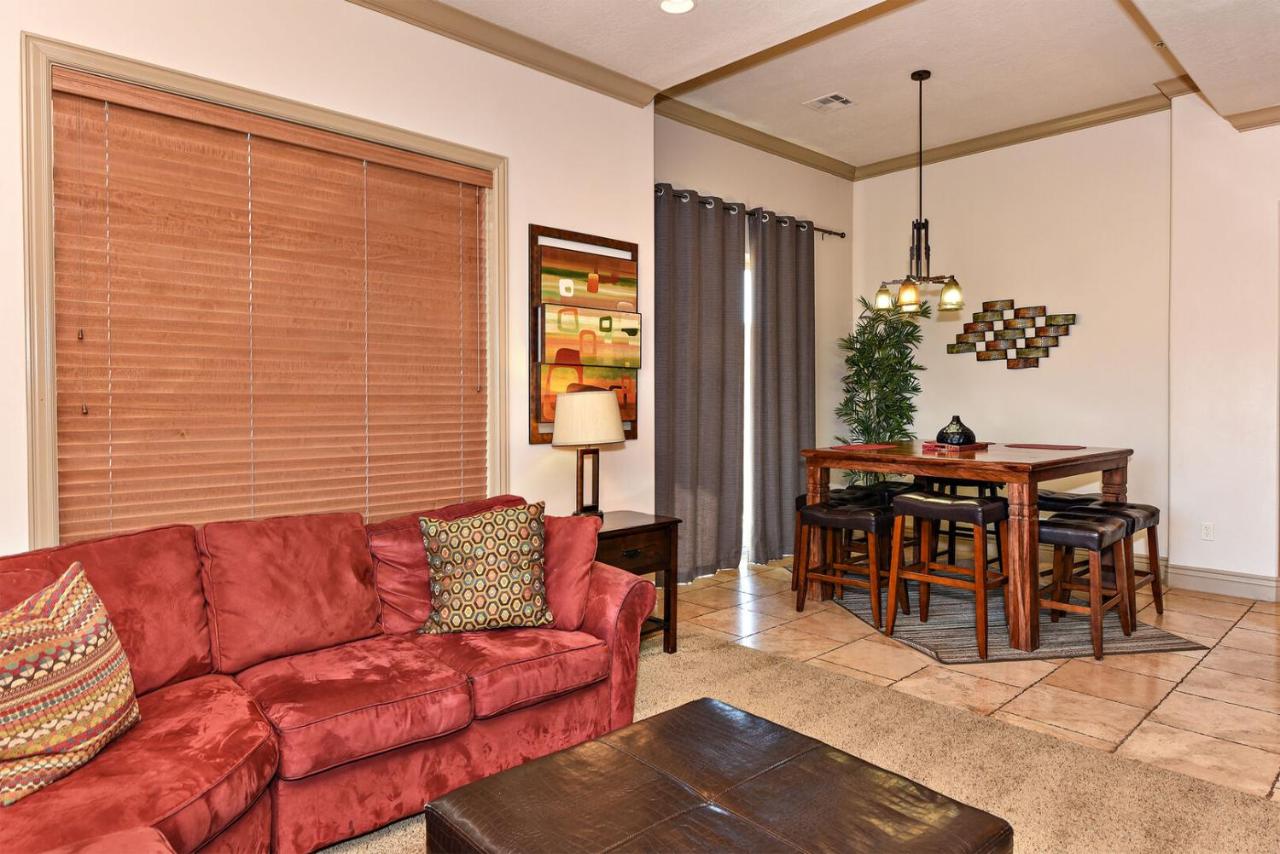 | D8-Quiet Corner-Top Floor 3-bedroom Hillside View