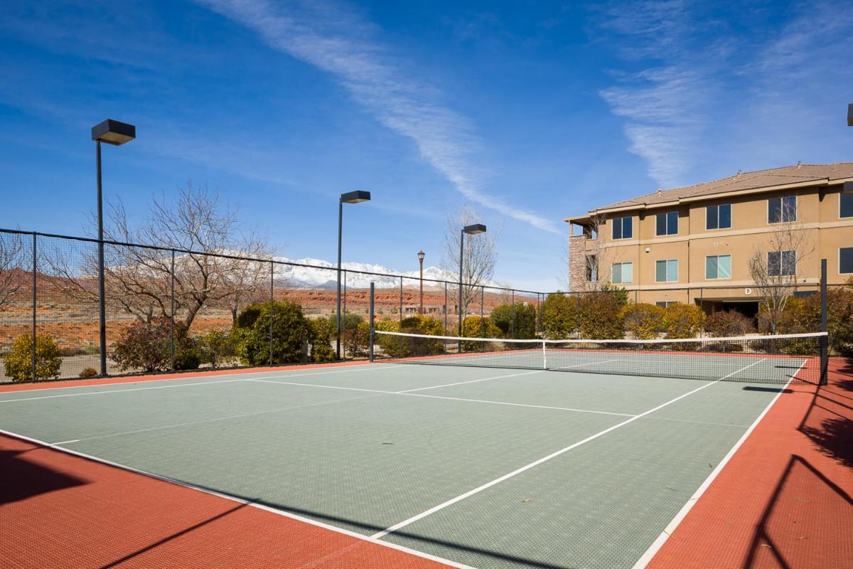 | D8-Quiet Corner-Top Floor 3-bedroom Hillside View