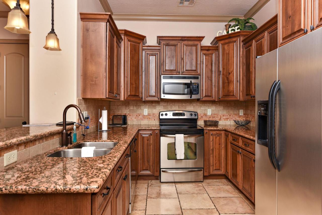 | D8-Quiet Corner-Top Floor 3-bedroom Hillside View