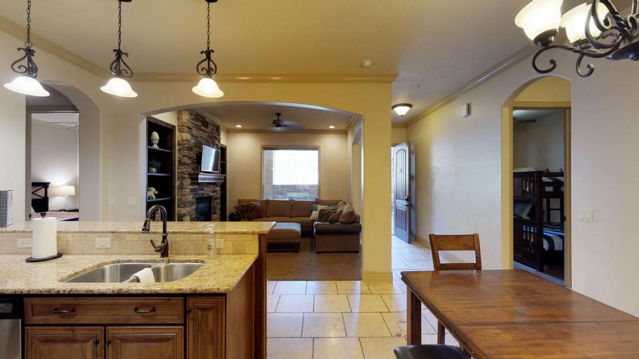 | H6-Slick Rock Suite-Ground Floor 2-bedroom Hillside View