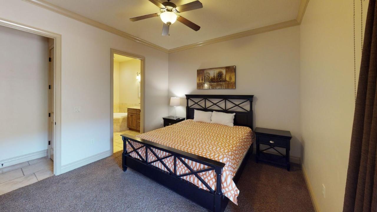 | H6-Slick Rock Suite-Ground Floor 2-bedroom Hillside View