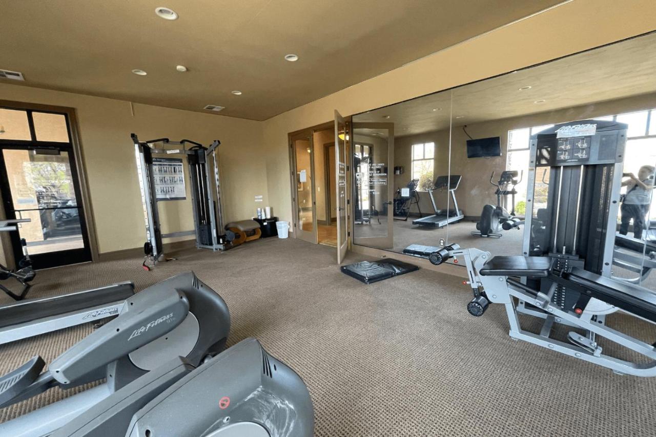 | H6-Slick Rock Suite-Ground Floor 2-bedroom Hillside View