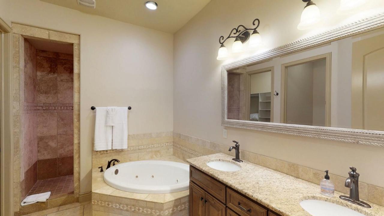| H6-Slick Rock Suite-Ground Floor 2-bedroom Hillside View