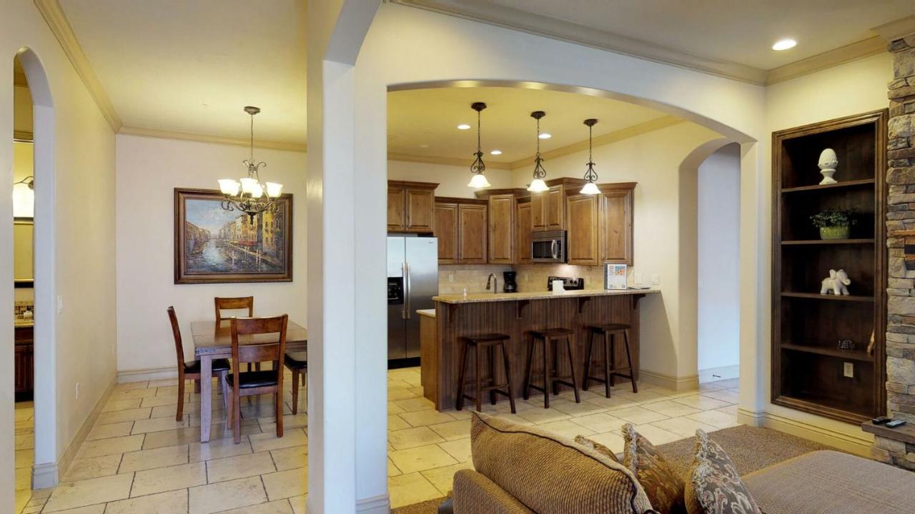 | H6-Slick Rock Suite-Ground Floor 2-bedroom Hillside View