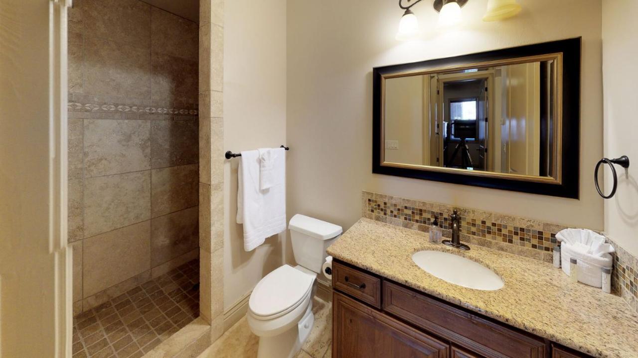 | H6-Slick Rock Suite-Ground Floor 2-bedroom Hillside View