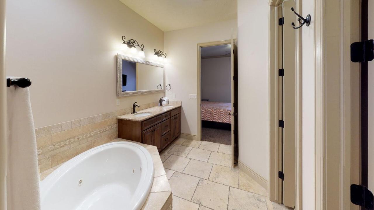 | H6-Slick Rock Suite-Ground Floor 2-bedroom Hillside View