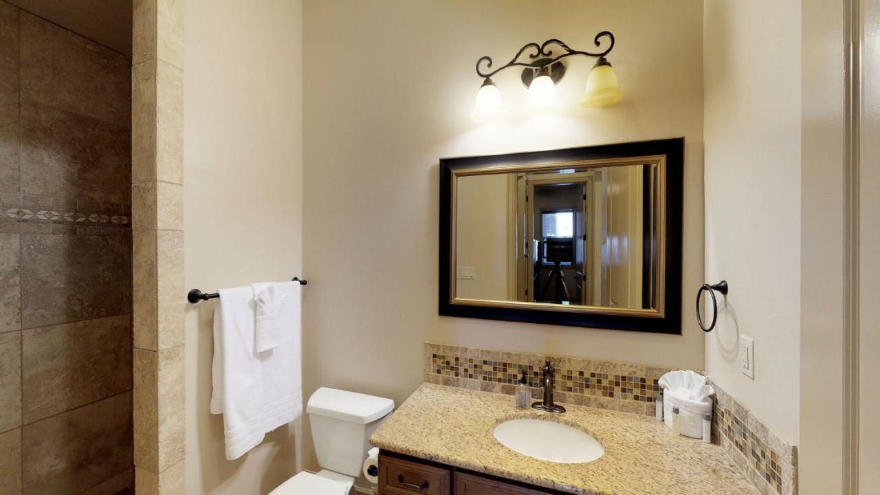 | H6-Slick Rock Suite-Ground Floor 2-bedroom Hillside View
