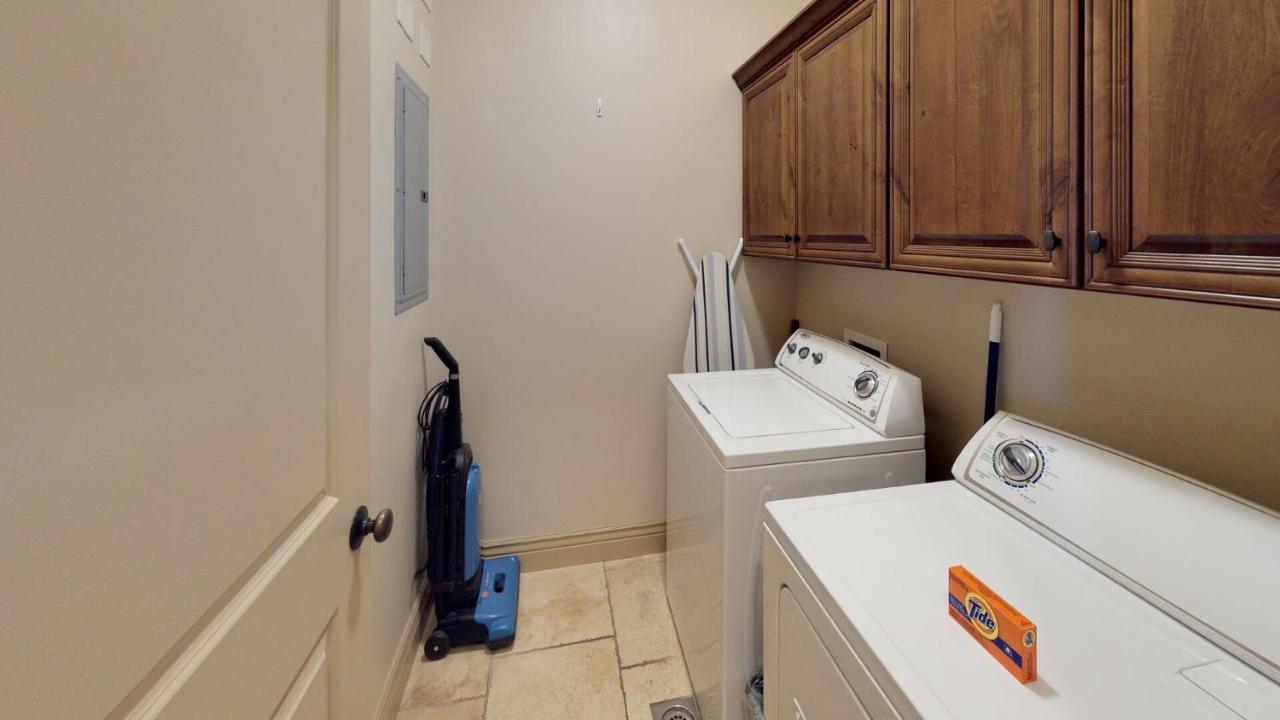 | H6-Slick Rock Suite-Ground Floor 2-bedroom Hillside View