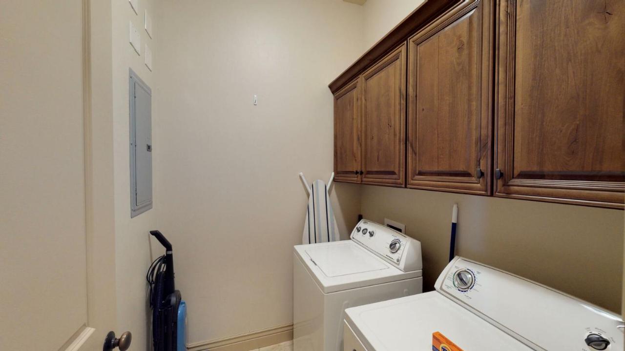 | H6-Slick Rock Suite-Ground Floor 2-bedroom Hillside View