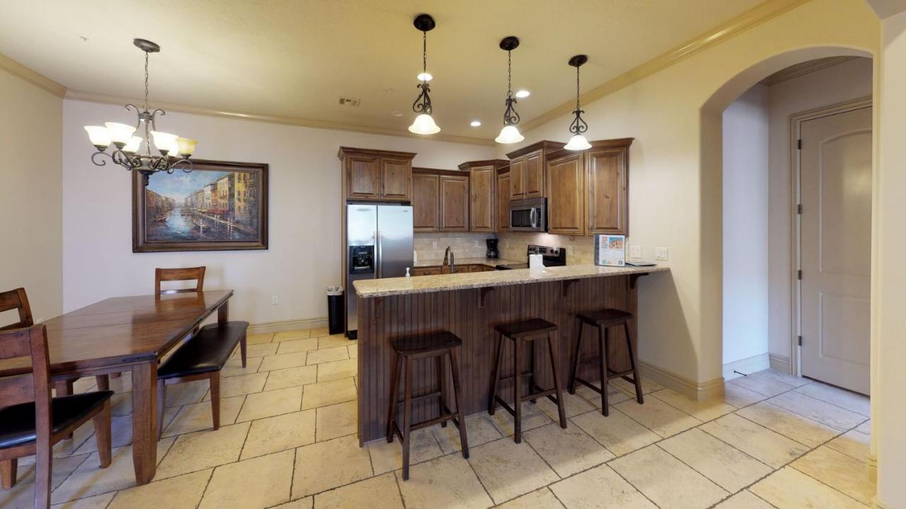 | H6-Slick Rock Suite-Ground Floor 2-bedroom Hillside View