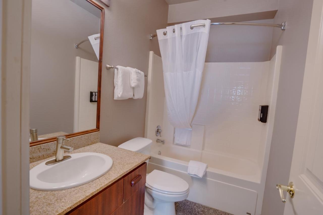 King Suite at The Ashley Inn & Suites