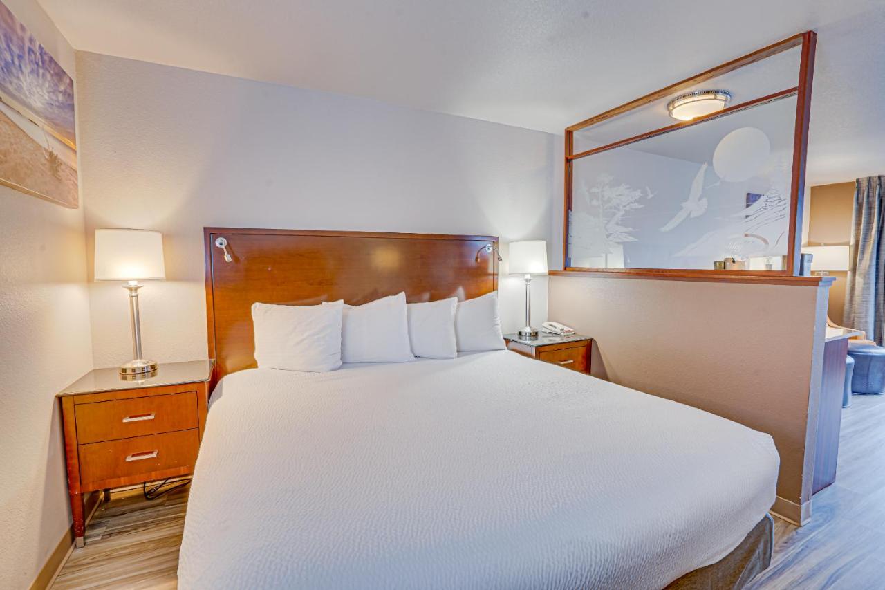 King Suite at The Ashley Inn & Suites