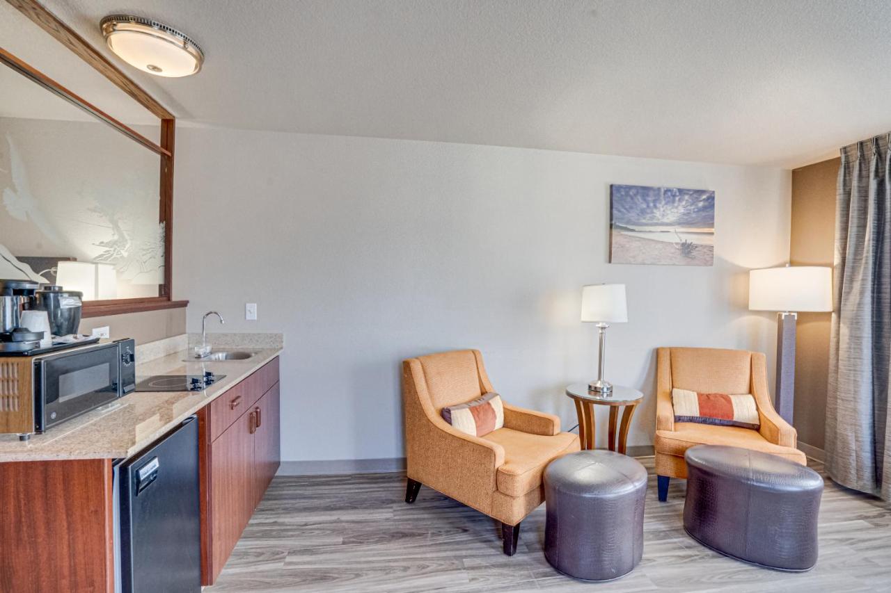 King Suite at The Ashley Inn & Suites