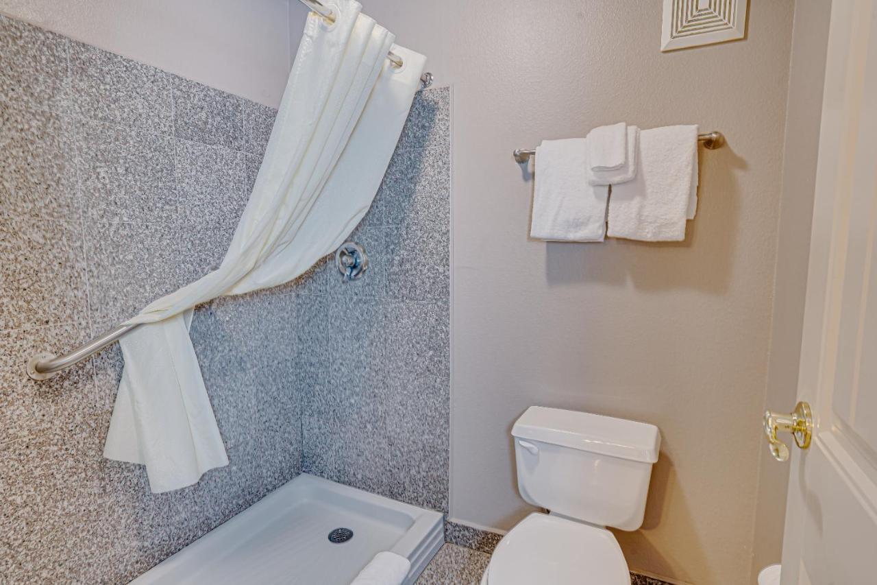King Suite at The Ashley Inn & Suites