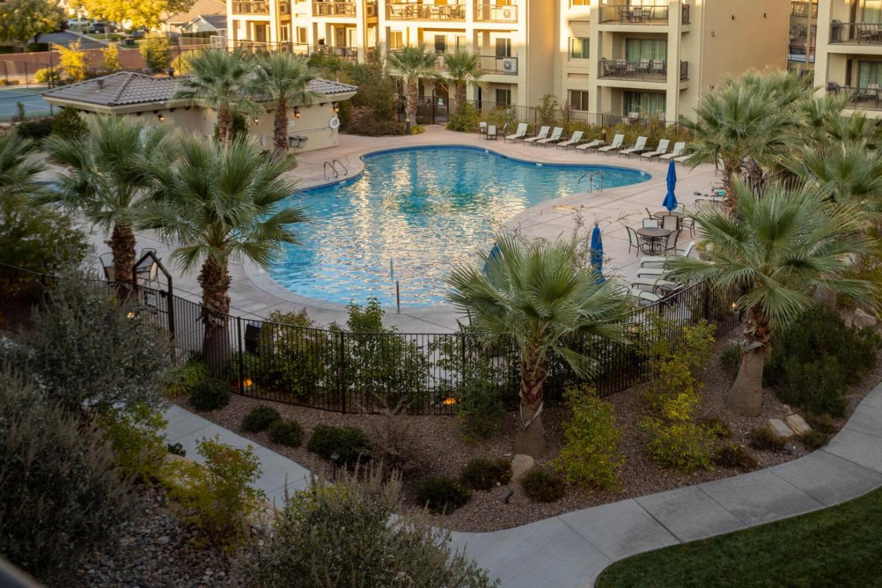 | W307 Third Floor 3-bedroom Pool View
