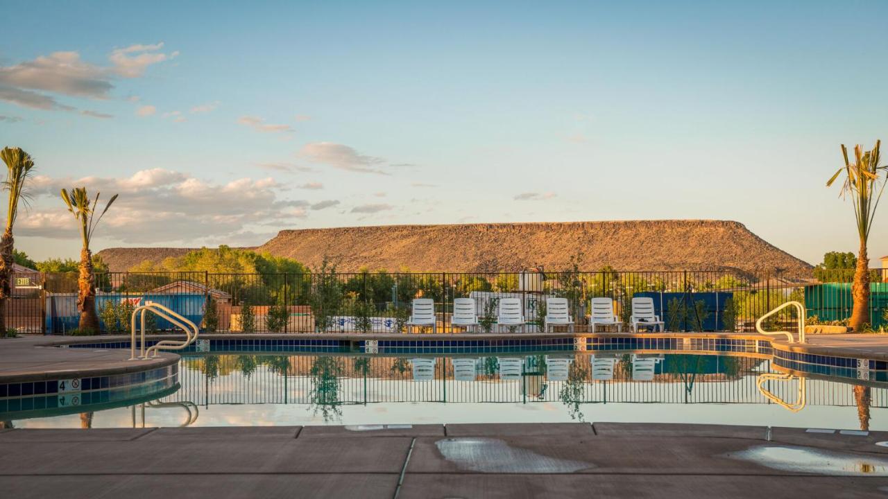 | W307 Third Floor 3-bedroom Pool View