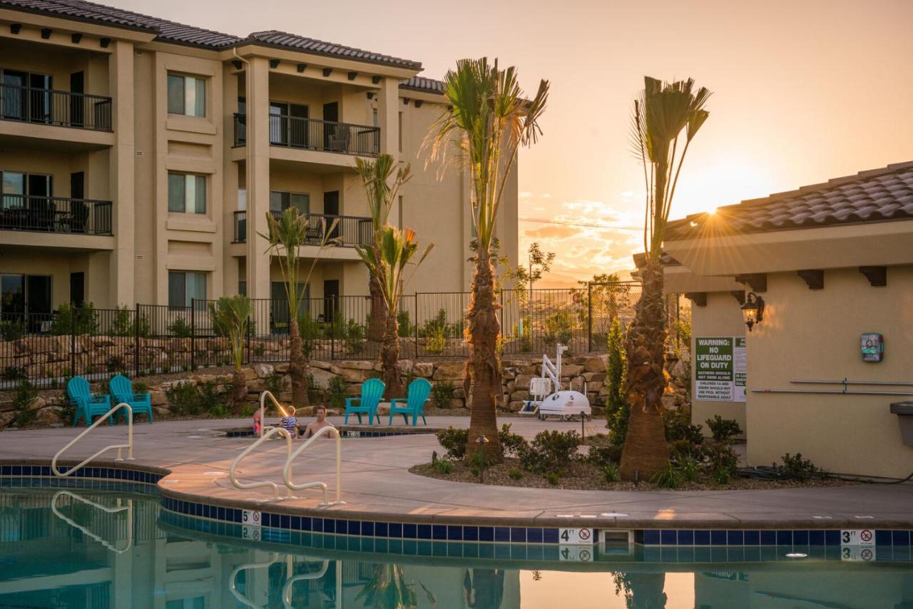 | W307 Third Floor 3-bedroom Pool View