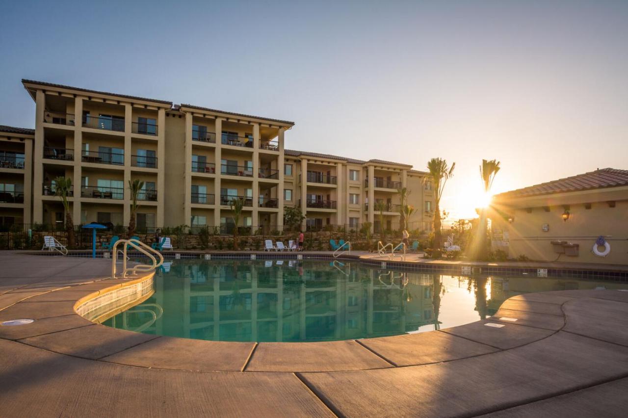 | W307 Third Floor 3-bedroom Pool View