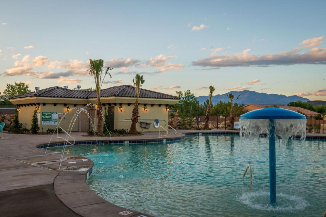 | W307 Third Floor 3-bedroom Pool View
