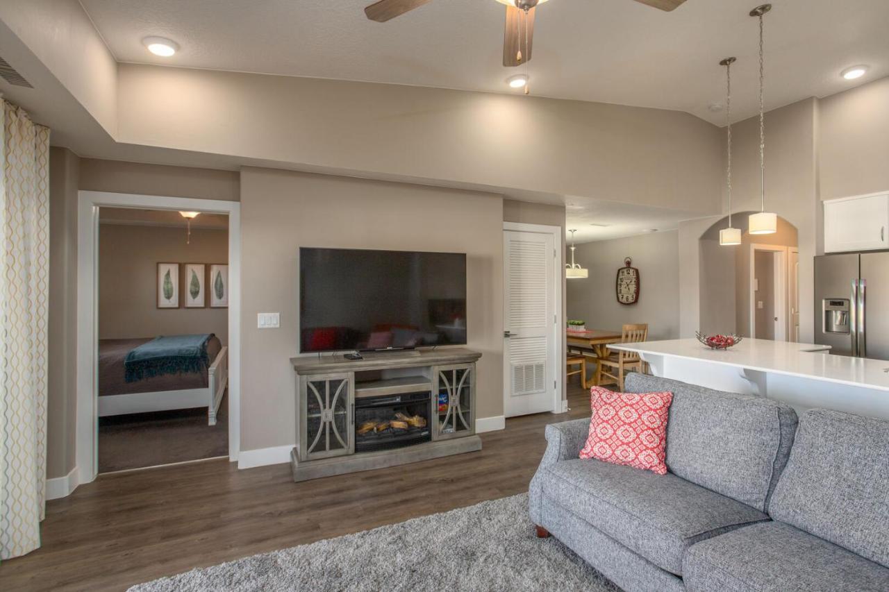 | W307 Third Floor 3-bedroom Pool View
