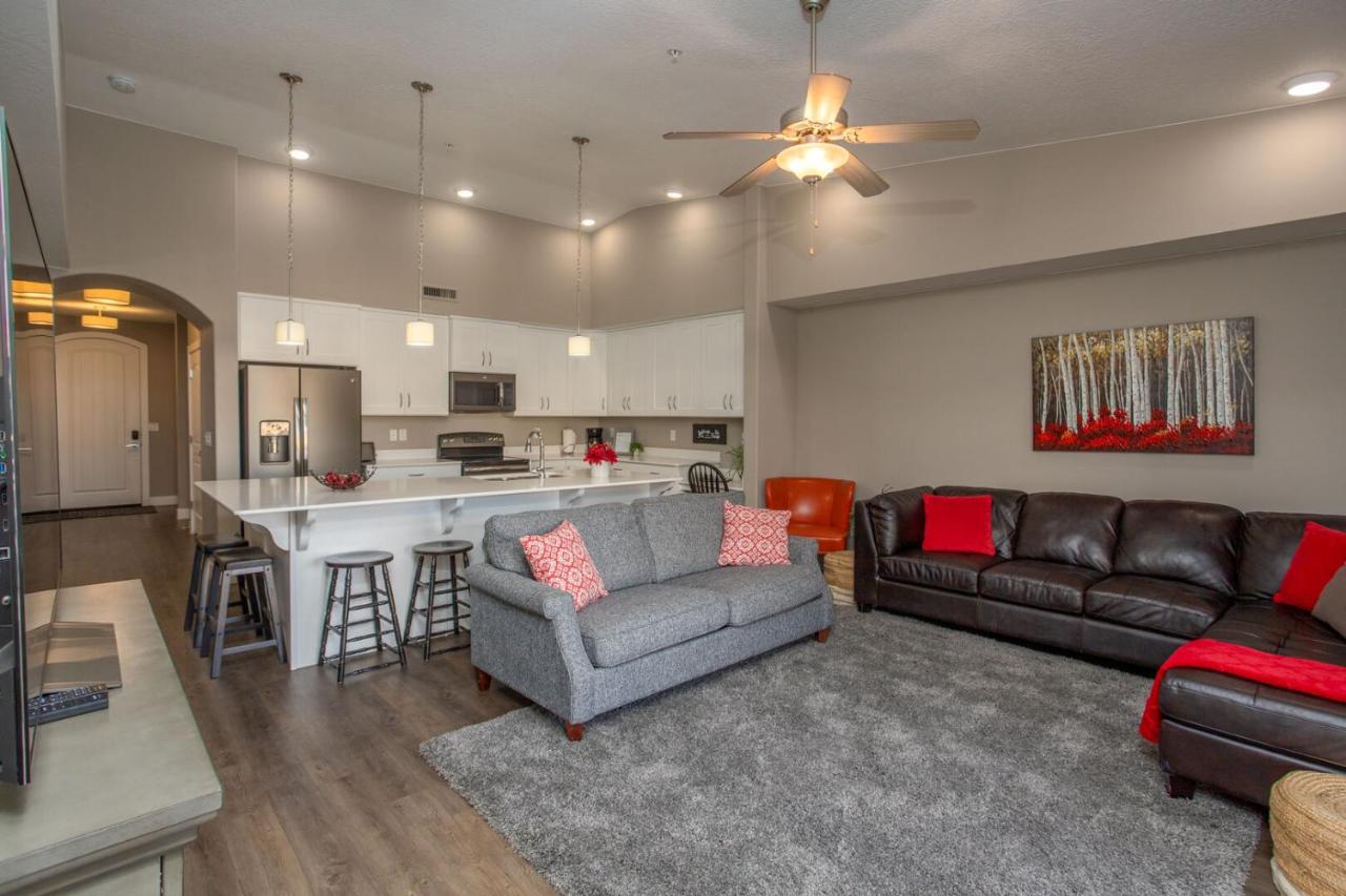 | W307 Third Floor 3-bedroom Pool View