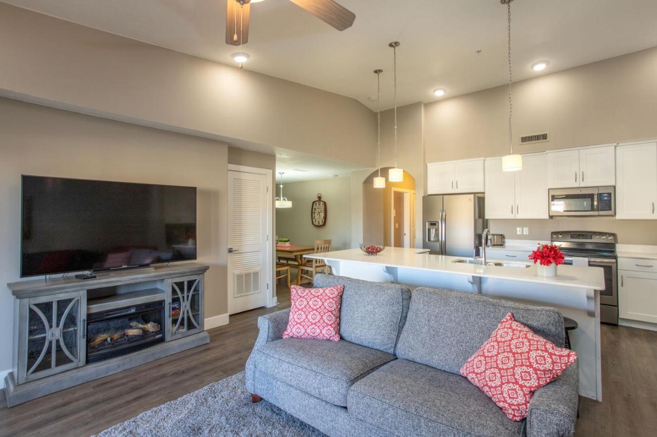 | W307 Third Floor 3-bedroom Pool View