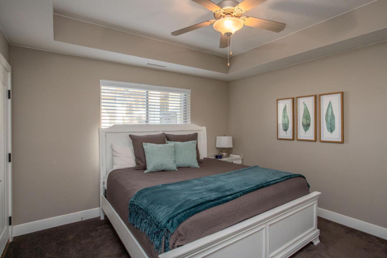 | W307 Third Floor 3-bedroom Pool View