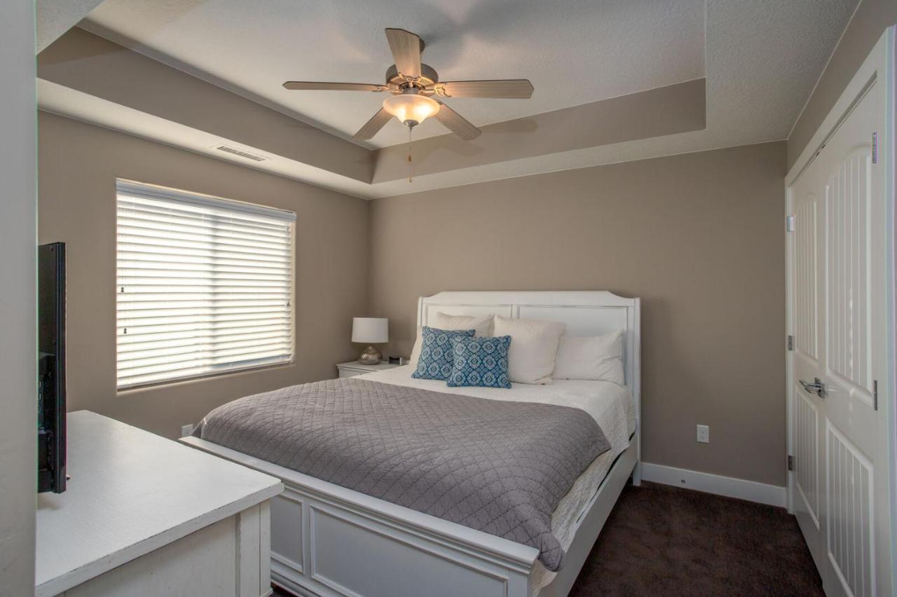 | W307 Third Floor 3-bedroom Pool View