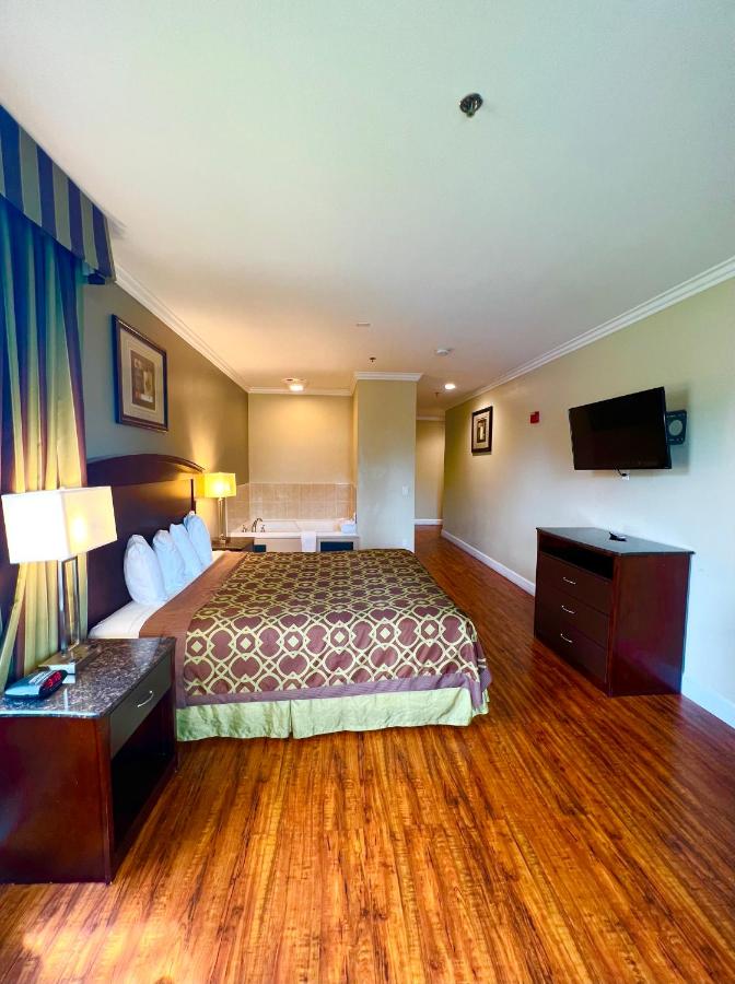  | Harbor Inn & Suites