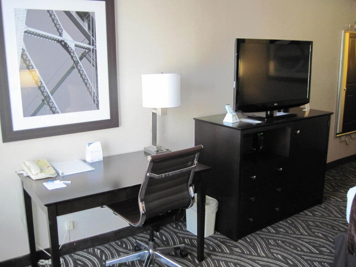 Queen Room - Non-Smoking at Kingston Regency Inn