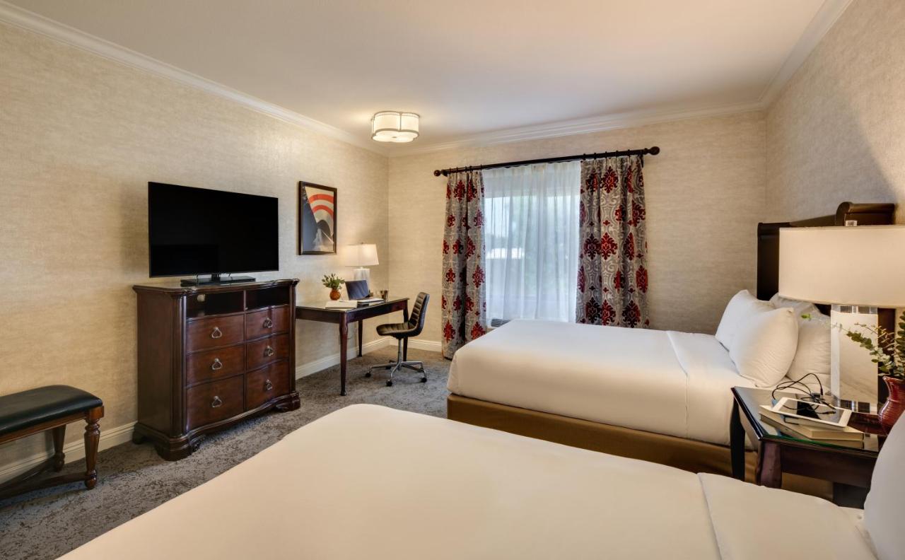 Deluxe Queen Studio at Ayres Hotel Costa Mesa/Newport Beach