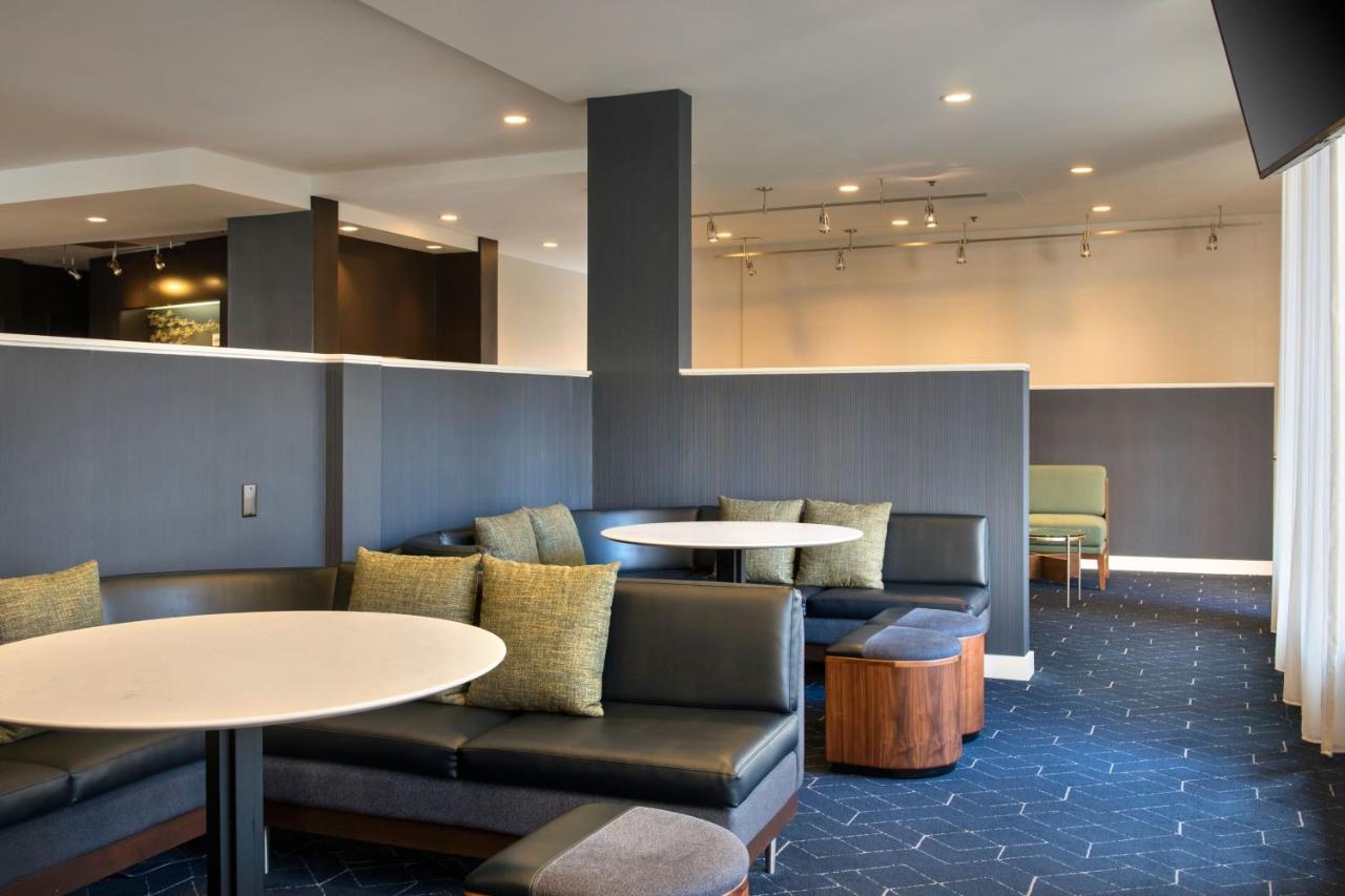 | Courtyard By Marriott Baltimore Hunt Valley