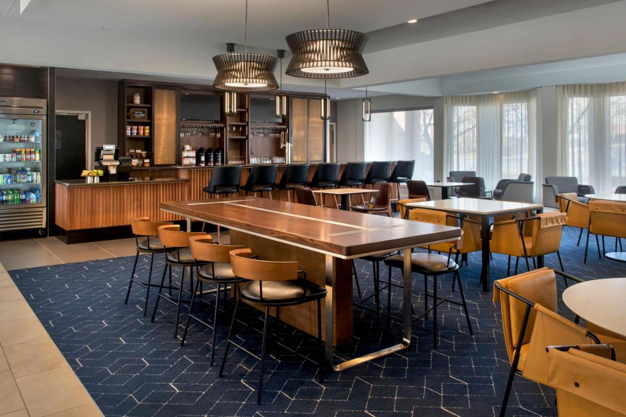 | Courtyard By Marriott Baltimore Hunt Valley