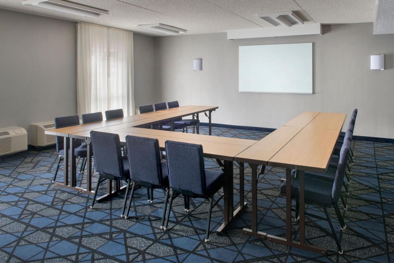 | Courtyard By Marriott Baltimore Hunt Valley