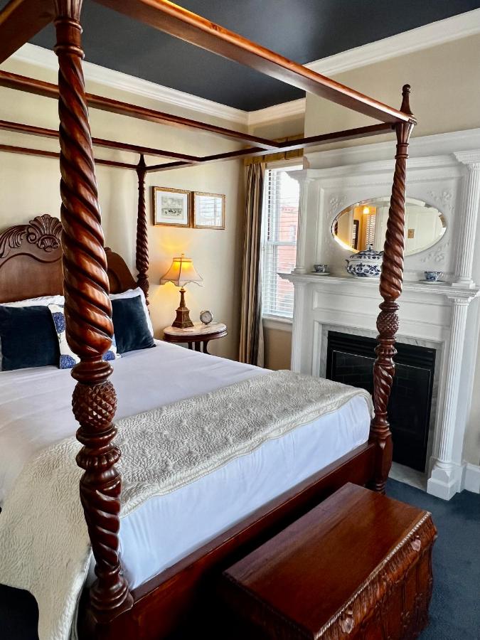  | Almondy Inn Bed & Breakfast