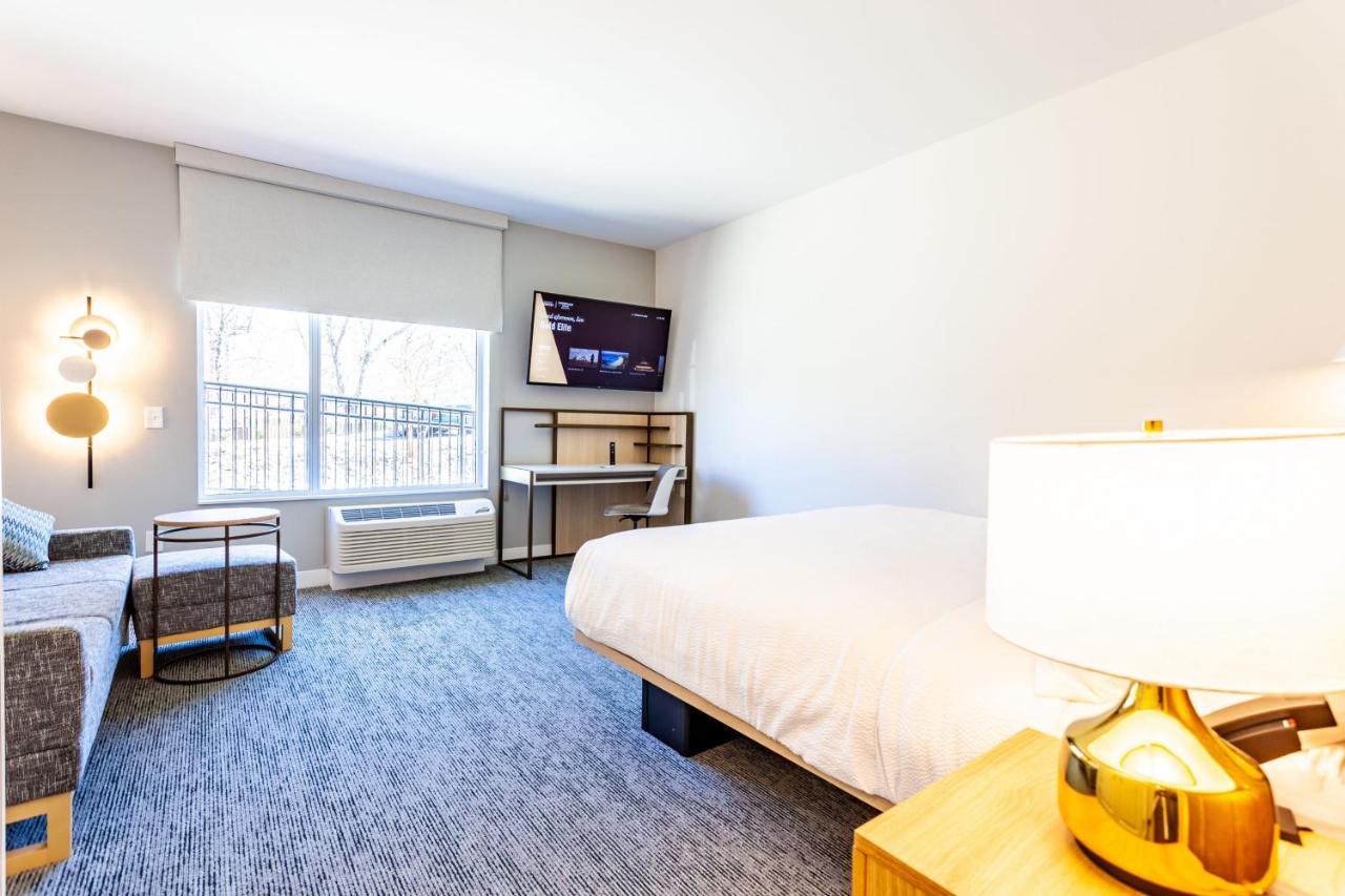 King Studio with Sofa Bed at TownePlace Suites by Marriott Raleigh-University Area