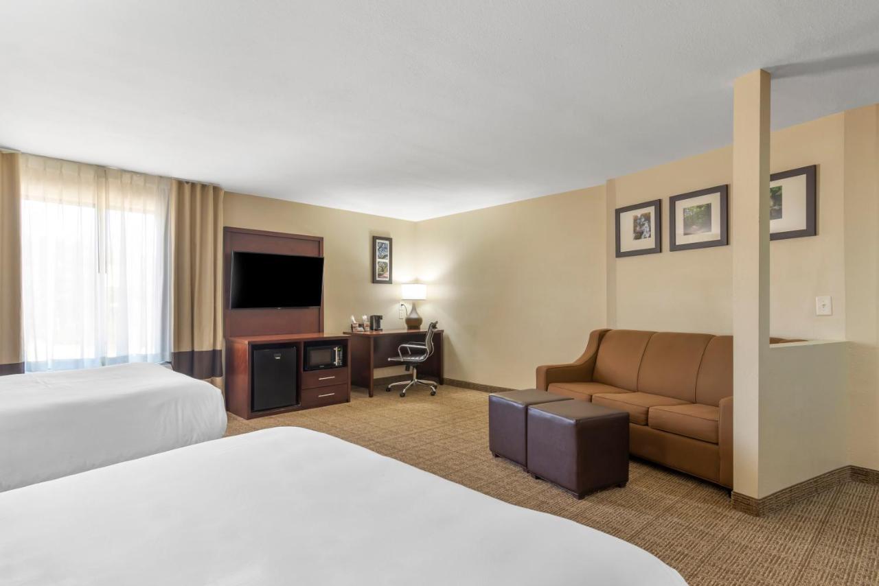 Queen Suite with Two Queen Beds - Non-Smoking at Comfort Suites Locust Grove Atlanta South