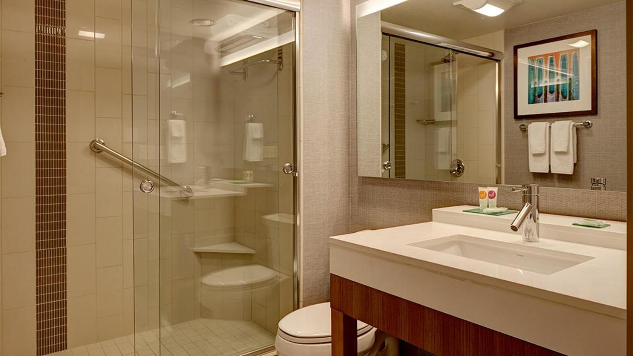 King Room at Hyatt Place at The Hollywood Casino / Pittsburgh - South