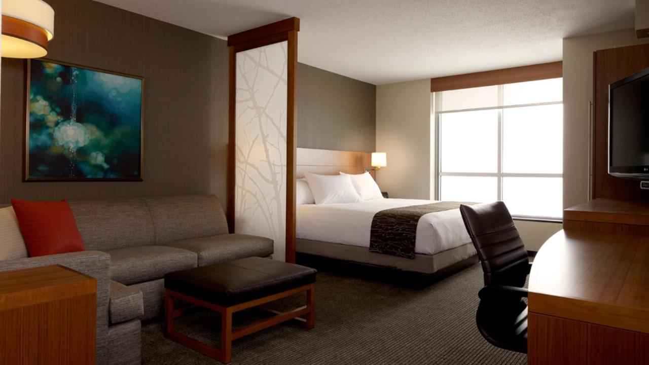 King Room at Hyatt Place at The Hollywood Casino / Pittsburgh - South