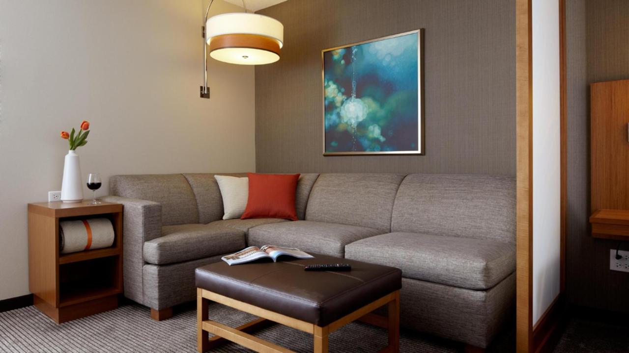 King Suite at Hyatt Place at The Hollywood Casino / Pittsburgh - South